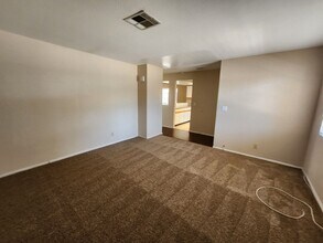 2848 Blue Bonnet Dr in Henderson, NV - Building Photo - Building Photo