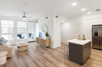 Park on First in Santa Ana, CA - Building Photo - Interior Photo