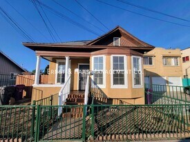 1815 E 11th St in Long Beach, CA - Building Photo