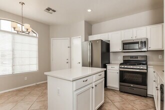 13006 W Aster Dr in El Mirage, AZ - Building Photo - Building Photo