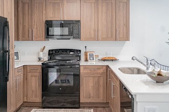 Black Feather Apartments in Idaho Falls, ID - Foto de edificio - Building Photo