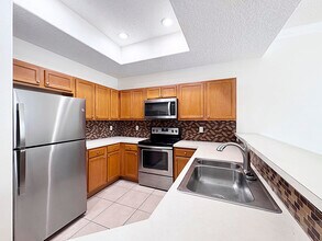 10320 SW Stephanie Way in Port St. Lucie, FL - Building Photo - Building Photo