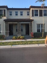 17059 SW 96th St in Miami, FL - Building Photo