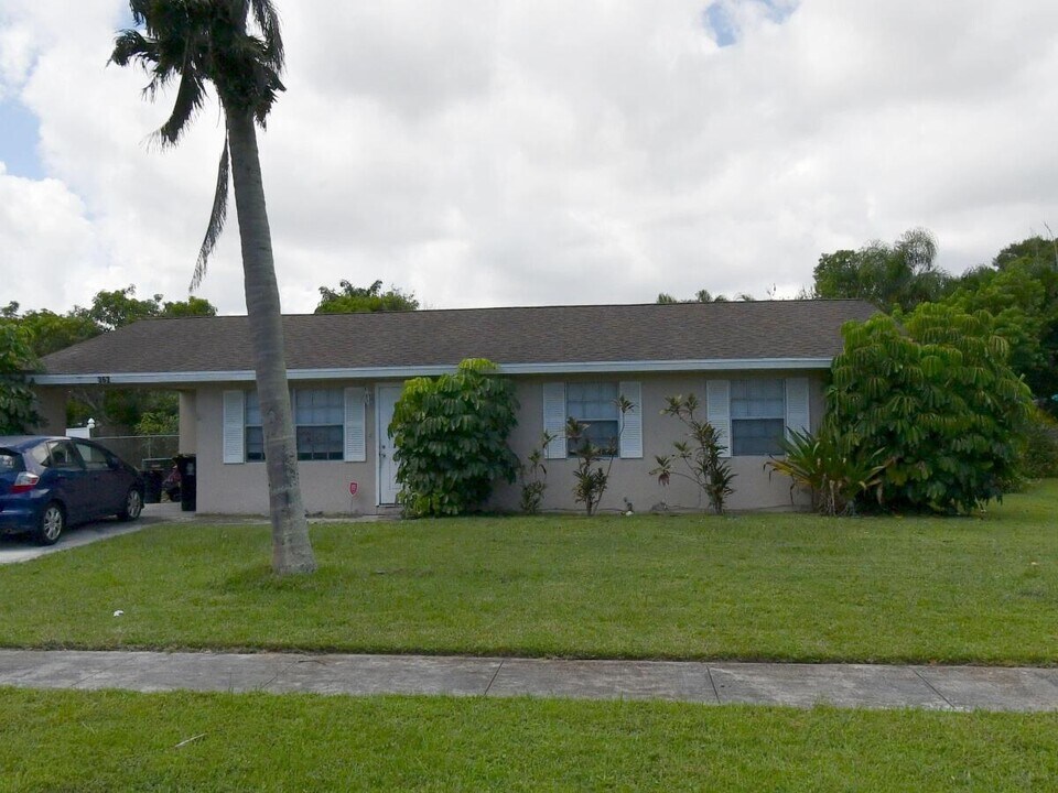 362 NE Cullman Ct in Port St. Lucie, FL - Building Photo