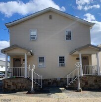 68 Cottage Pl, Unit 2 in East Rutherford, NJ - Building Photo
