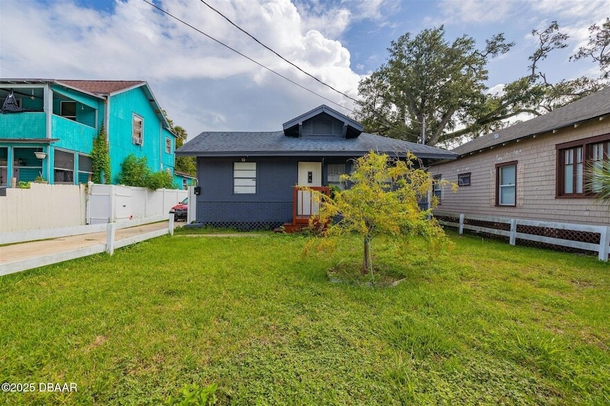 121 Bellevue Ave in Daytona Beach, FL - Foto de edificio