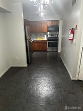 419 Cricket Ln in Woodbridge Township, NJ - Building Photo - Building Photo