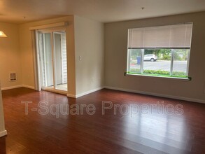 7041 S 116th Pl in Seattle, WA - Foto de edificio - Building Photo