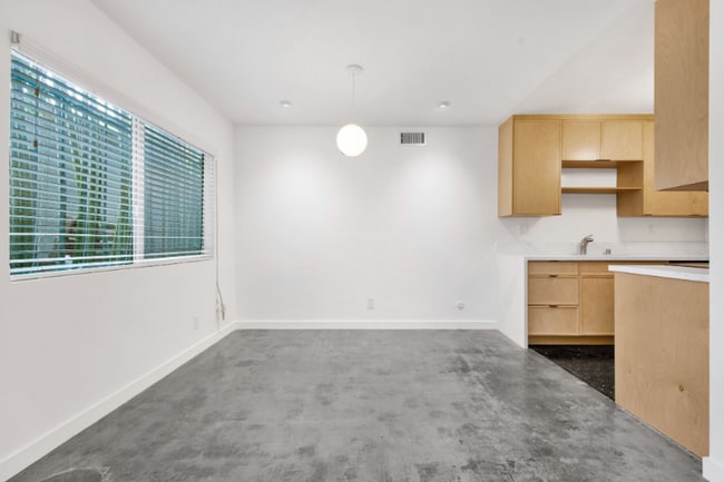 7767 Hollywood Blvd, Unit 106 in Los Angeles, CA - Foto de edificio - Building Photo