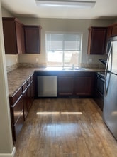 202 SE 7th St in Sublimity, OR - Foto de edificio - Building Photo