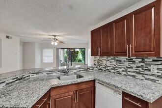 9999 Summerbreeze Dr in Sunrise, FL - Building Photo - Building Photo