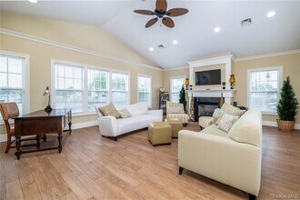 36 Nicole Ct in Copiague, NY - Building Photo - Building Photo