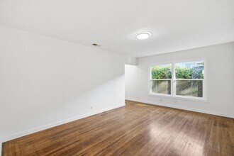 541 Jackson Ave in Redwood City, CA - Building Photo - Building Photo