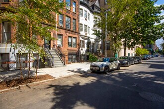 275 W 73rd St in New York, NY - Foto de edificio - Building Photo
