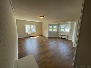 33 Main St in Essex, CT - Building Photo - Building Photo