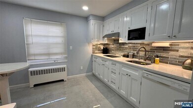 2209 Center Ave, Unit 209A in Fort Lee, NJ - Building Photo - Building Photo