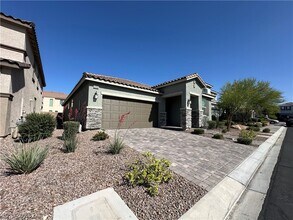 6060 Neptuno St in Las Vegas, NV - Building Photo - Building Photo