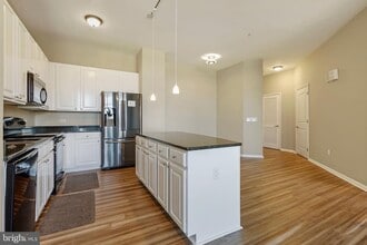 2720 S Arlington Mill Dr in Arlington, VA - Building Photo - Building Photo