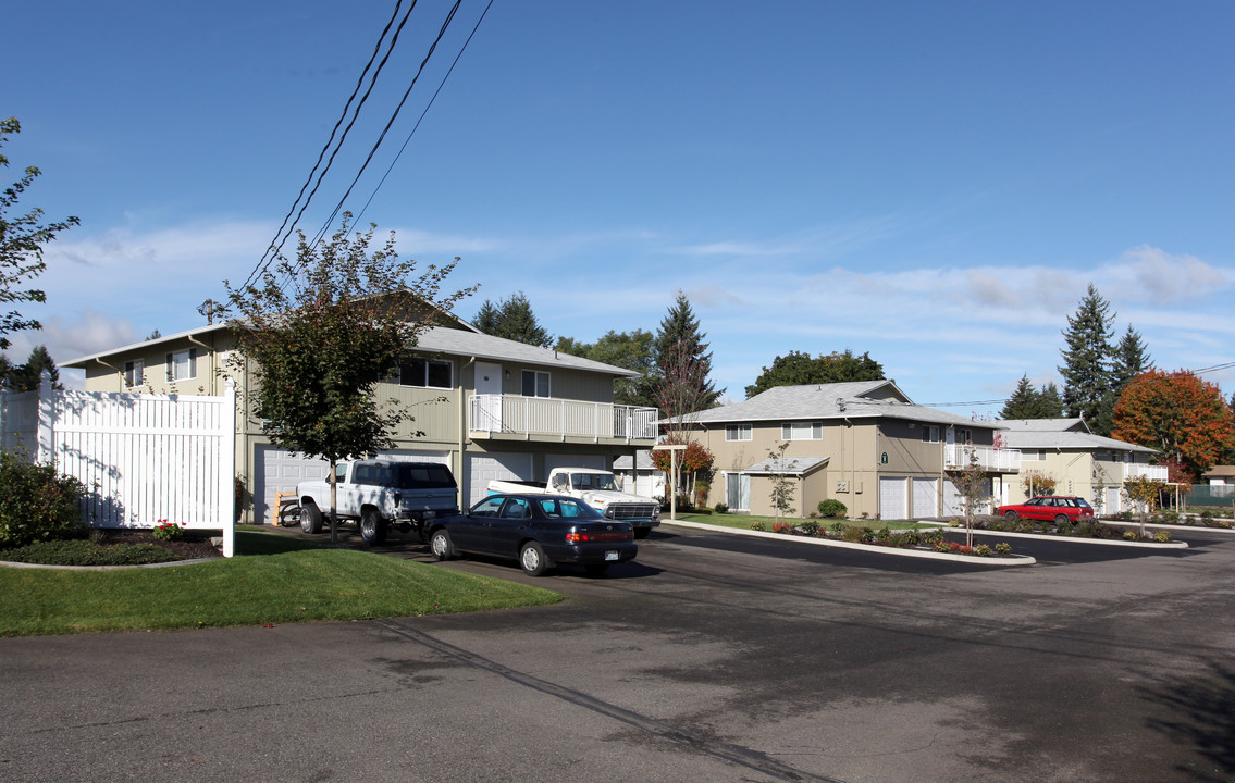 Country Court Apartments in Tumwater, WA - Foto de edificio