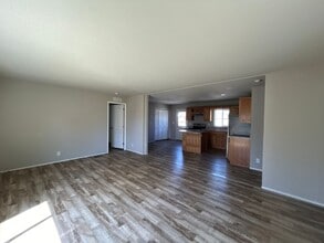 223 SE 8th St in Madras, OR - Building Photo - Building Photo