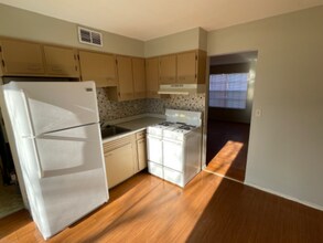 1107 W James Blvd-Unit -1 in St James, MO - Building Photo - Building Photo