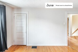 Room in Shared 6 bed/1.5 bath home, Unit E in Boston, MA - Foto de edificio - Building Photo