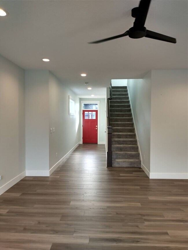 1021 Keystone Loop NE in Keizer, OR - Building Photo - Building Photo