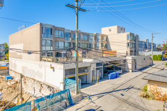 Kingsford Court in Vancouver, BC - Building Photo - Building Photo