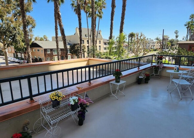 850 E Ocean Blvd, Unit 212 in Long Beach, CA - Building Photo - Building Photo