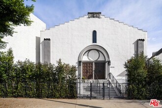 900 N Hoover in Los Angeles, CA - Foto de edificio - Building Photo