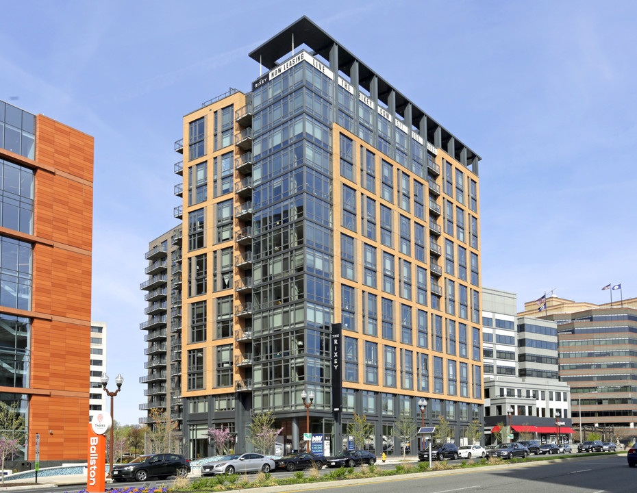 Placemakr Marymount Ballston in Arlington, VA - Foto de edificio