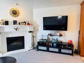 3150 W Government Way in Seattle, WA - Foto de edificio - Building Photo