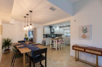 327 Dartmouth Dr in Lake Worth Beach, FL - Building Photo - Building Photo