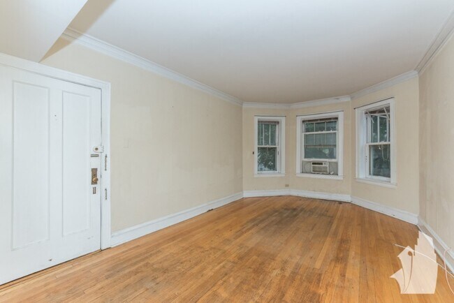 3710 N Hoyne Ave, Unit 2 in Chicago, IL - Foto de edificio - Building Photo