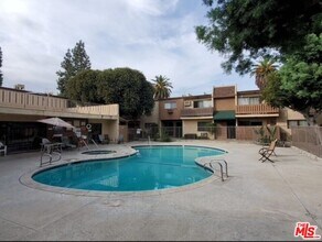17900 Sherman Way in Los Angeles, CA - Building Photo - Building Photo