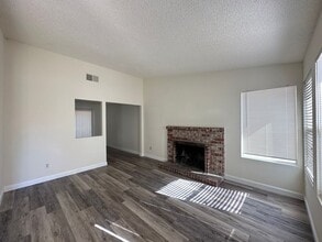 7955 Deer Lake Dr in Sacramento, CA - Building Photo - Building Photo