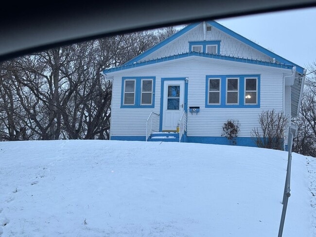 property at 624 N Lewis Ave