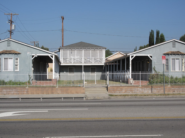 10715-10727 Balboa Blvd in Granada Hills, CA - Building Photo - Building Photo