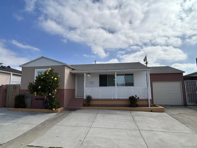 1815 Brookline St in San Diego, CA - Foto de edificio - Building Photo
