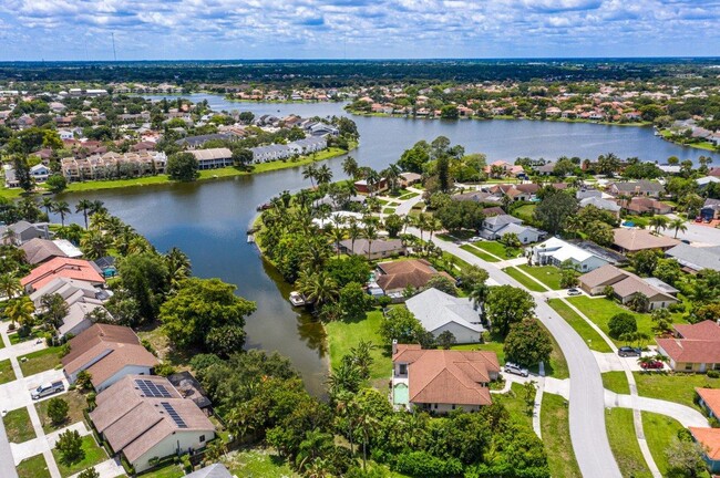 1369 Riverside Cir in Wellington, FL - Building Photo - Building Photo