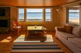 314 E Montauk Hwy in Hampton Bays, NY - Building Photo - Building Photo