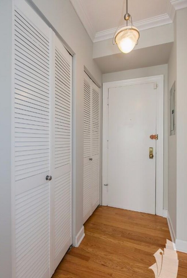 628 W Roscoe St, Unit 628-1N in Chicago, IL - Building Photo - Building Photo