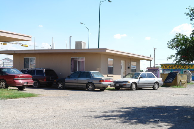 7657 Alameda Ave in El Paso, TX - Building Photo - Building Photo