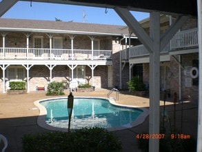 209 Pine St, Unit 4 in Metairie, LA - Building Photo - Building Photo