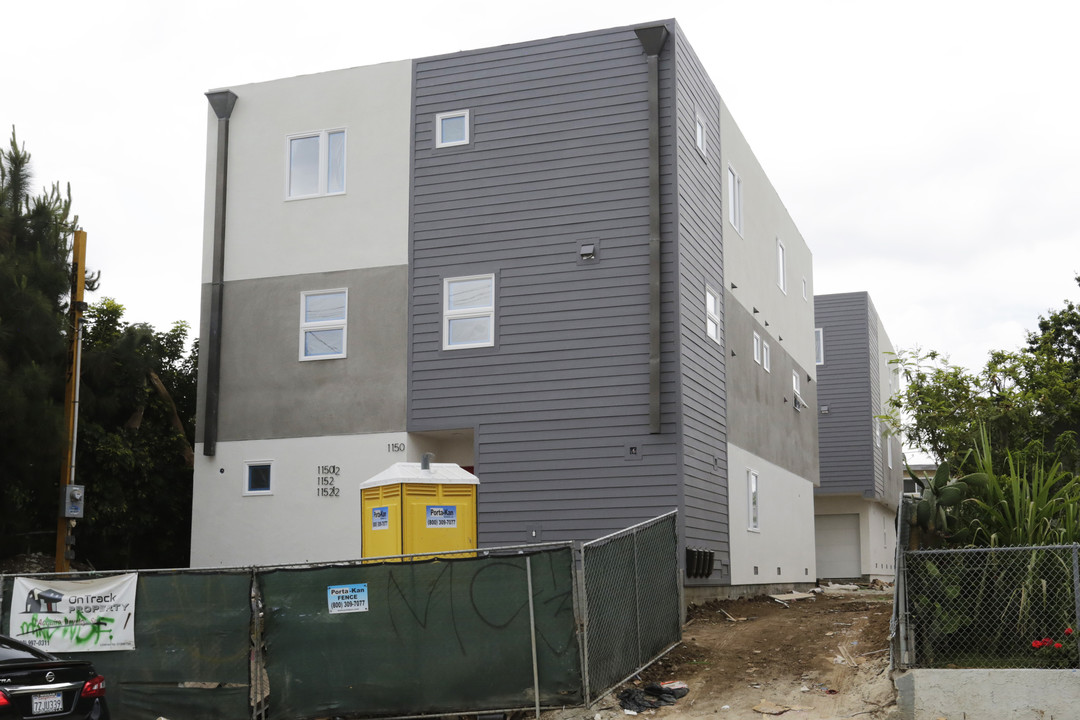 1152 S Hobart Blvd in Los Angeles, CA - Building Photo