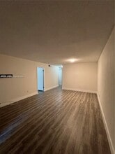 7840 Camino Real in Miami, FL - Foto de edificio - Building Photo