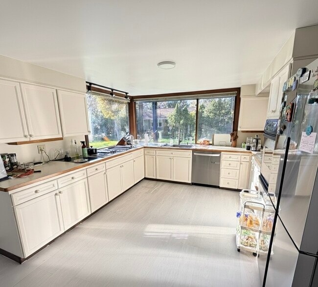 7650 SE 41st St in Mercer Island, WA - Building Photo - Building Photo