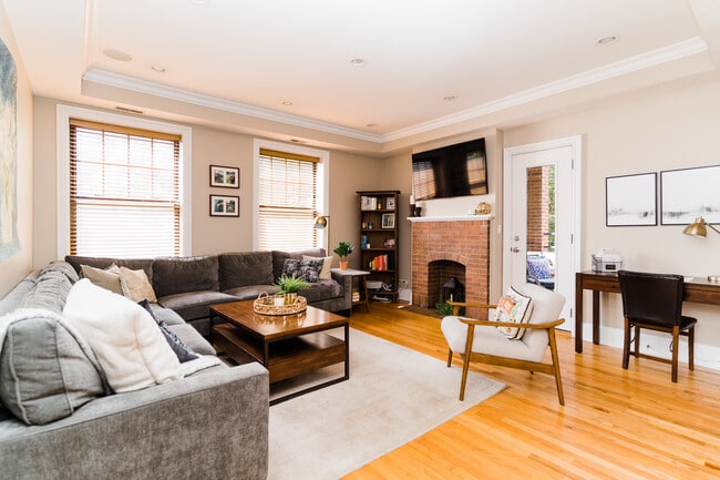 914 W Schubert Ave, Unit 2 in Chicago, IL - Building Photo - Building Photo