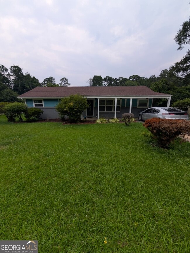 property at 3221 Bobolink Dr