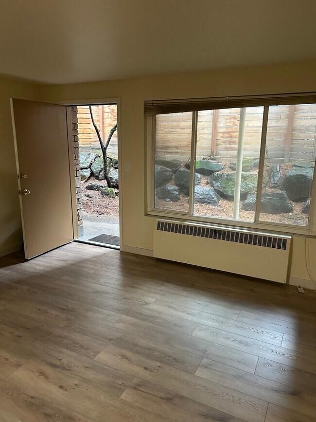 936 Broadway E, Unit 11